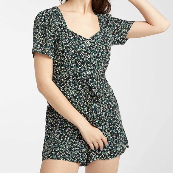 Floral romper size small - Picture 1 of 6